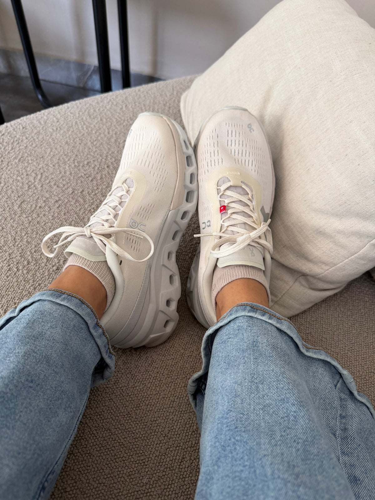 On cloud Monster Beige