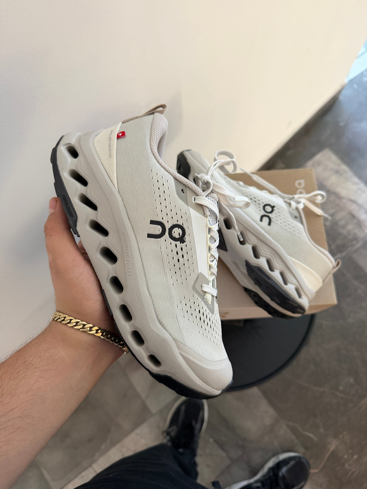 ON Surfer Max Gris
