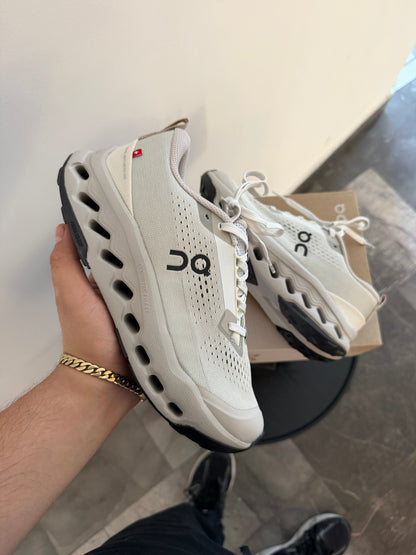 ON Surfer Max Gris