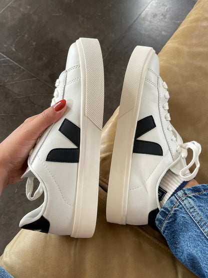 Tenis Veja en Blanco y Negro