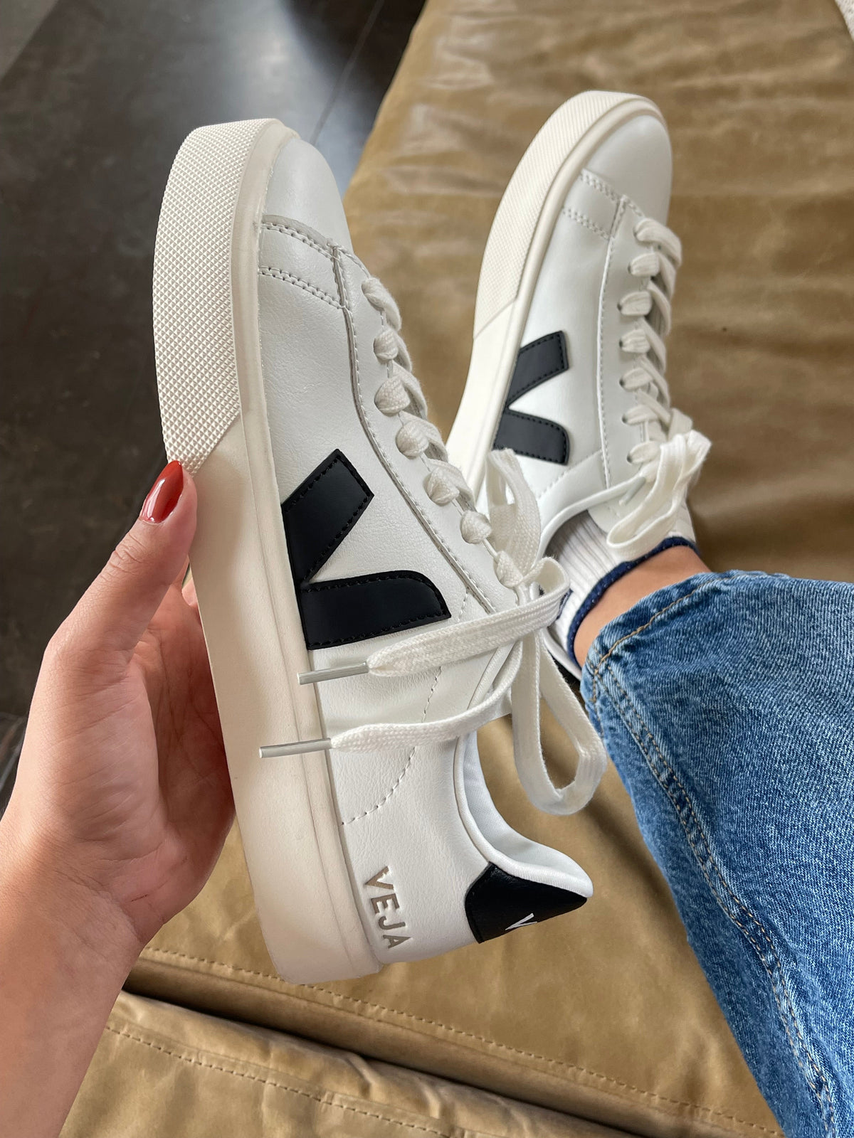 Tenis Veja en Blanco y Negro